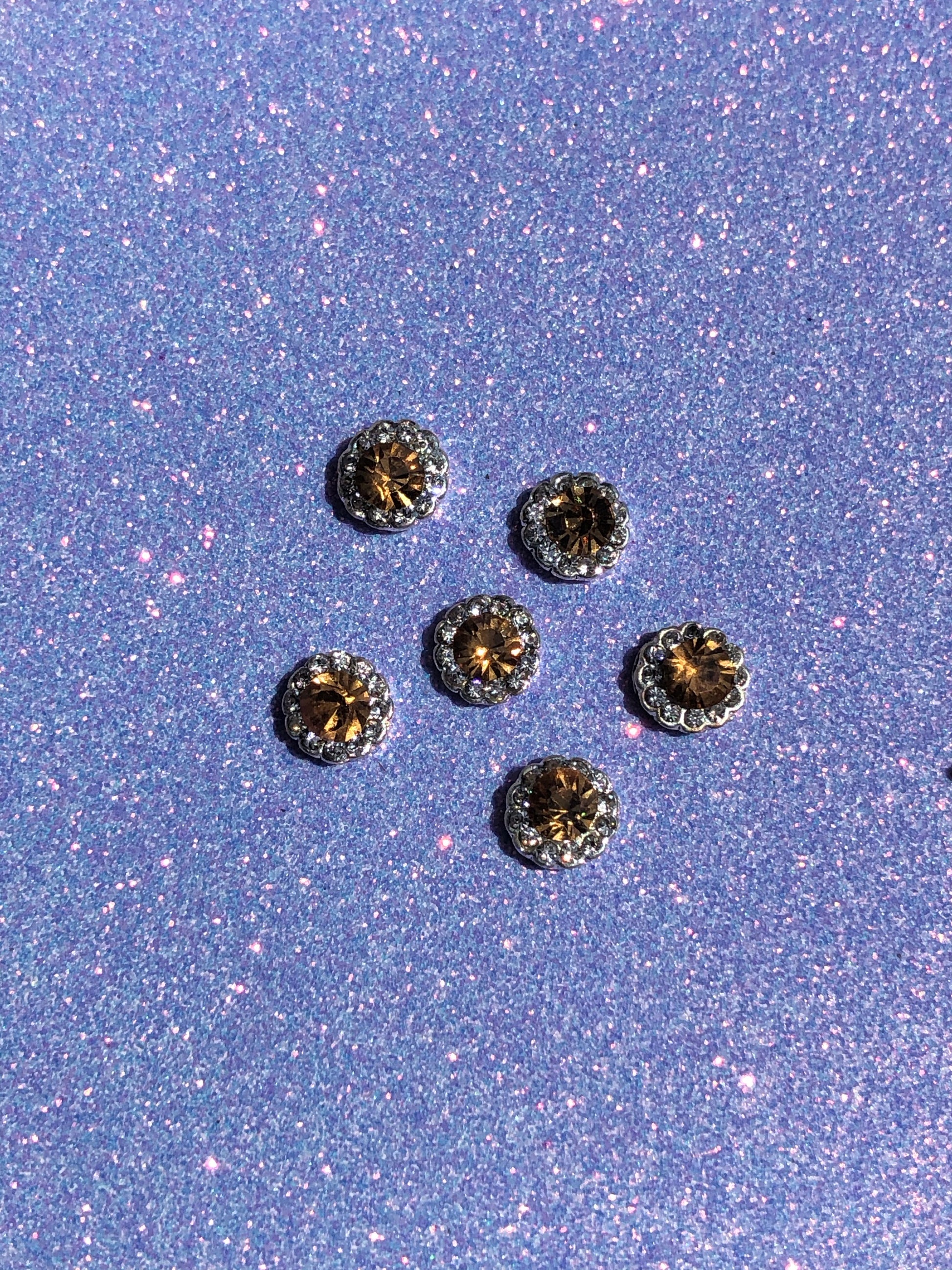 champagne round nail charm