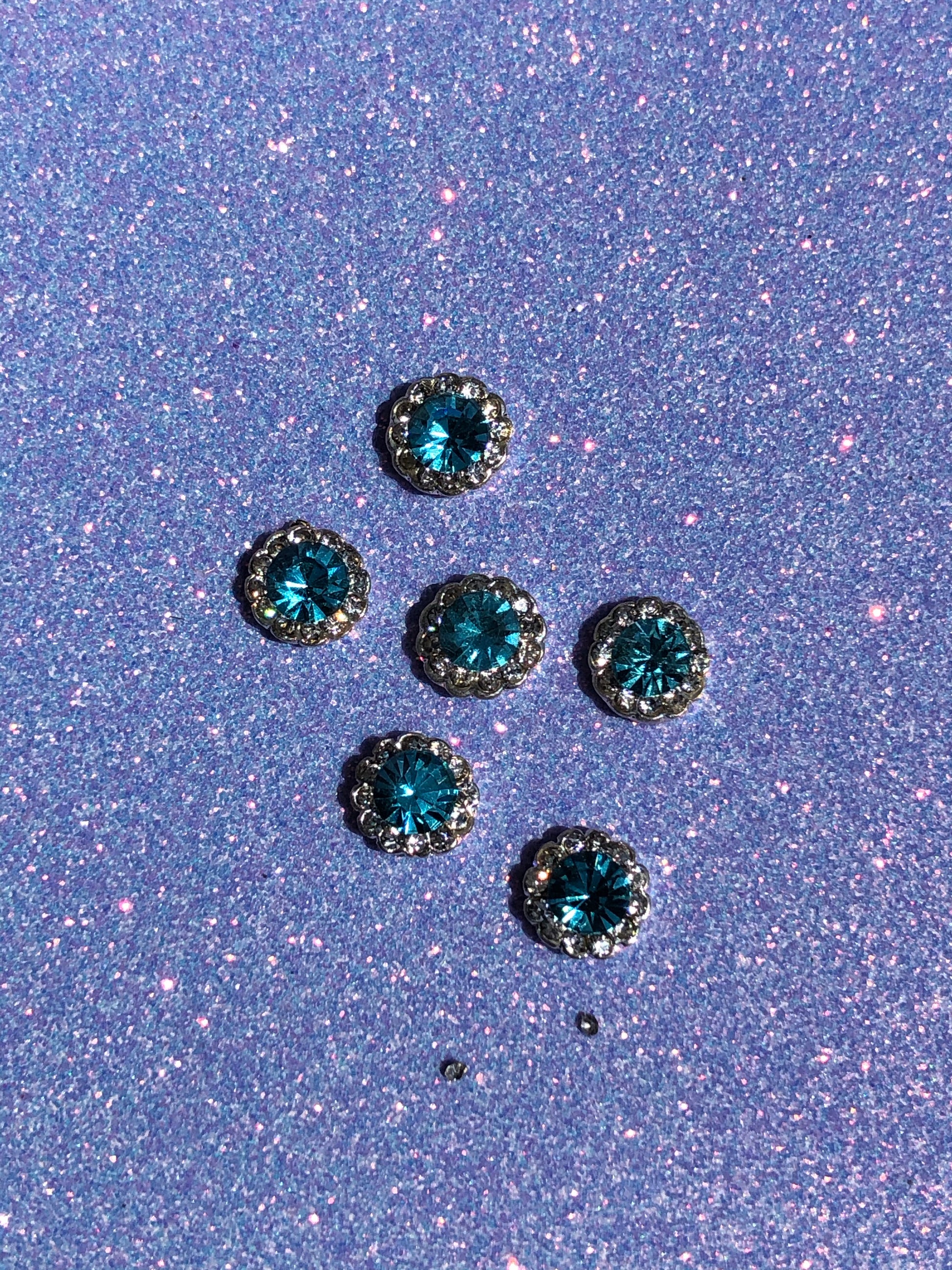 baby blue round nail charm