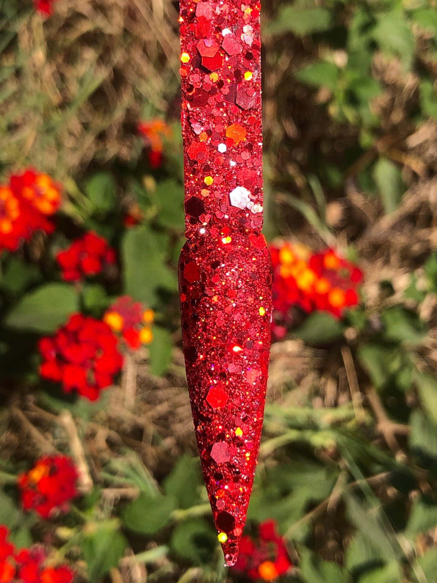 red nail art glitter