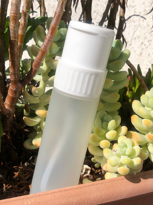 Liquid pump for nails